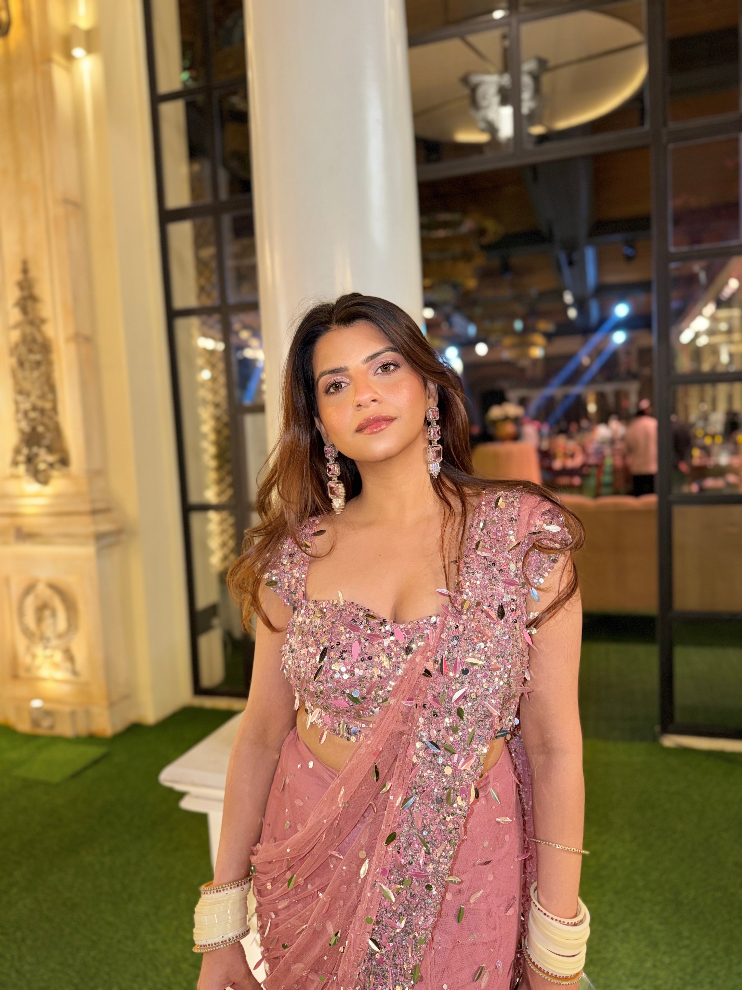 Dhriti Mehra in Rose bloom saree