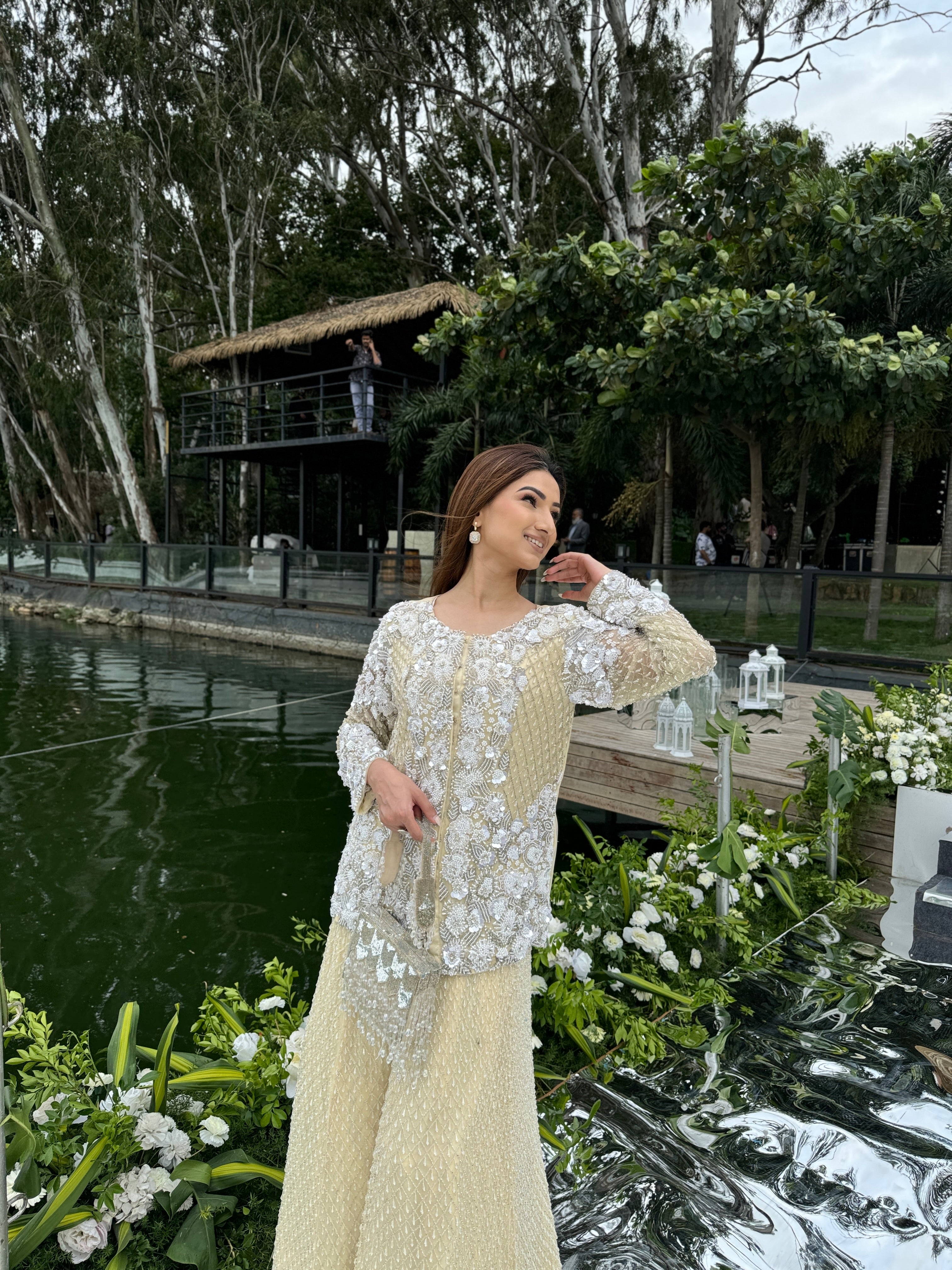 Nupur artul in Ecru